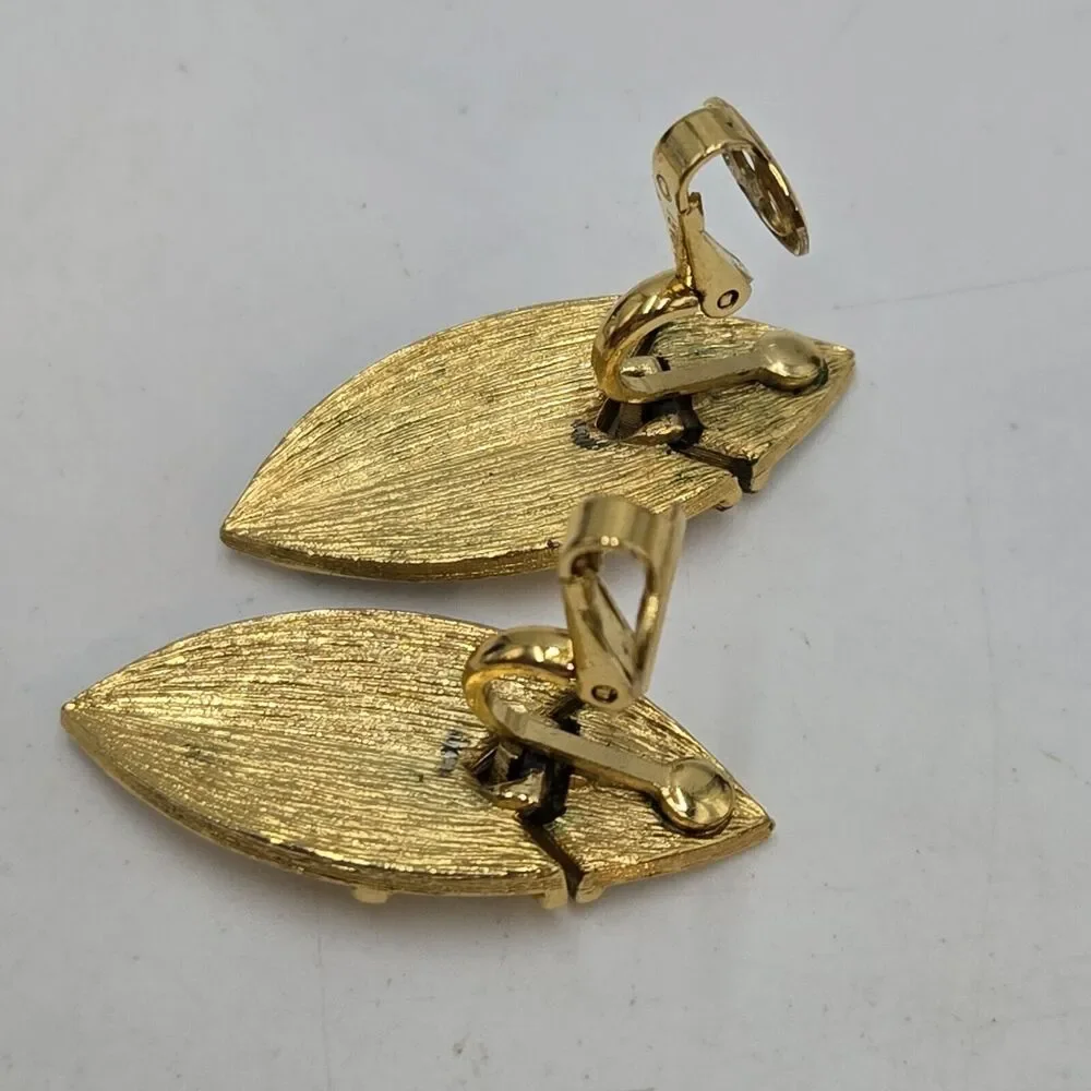 Vintage Crown Trifari White Cream Enamel & Gold Tone Articulated Earrings